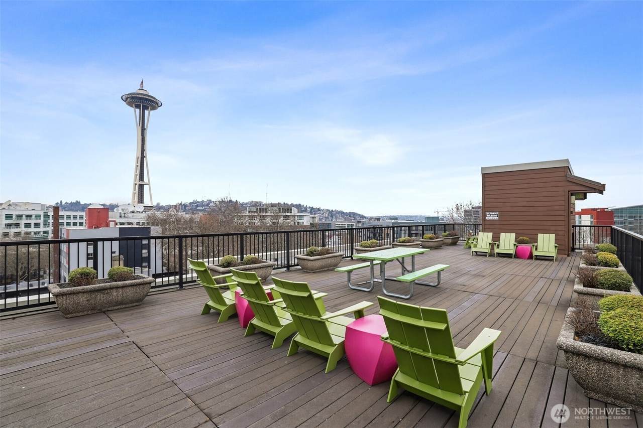 425 Vine Street - Photo 1