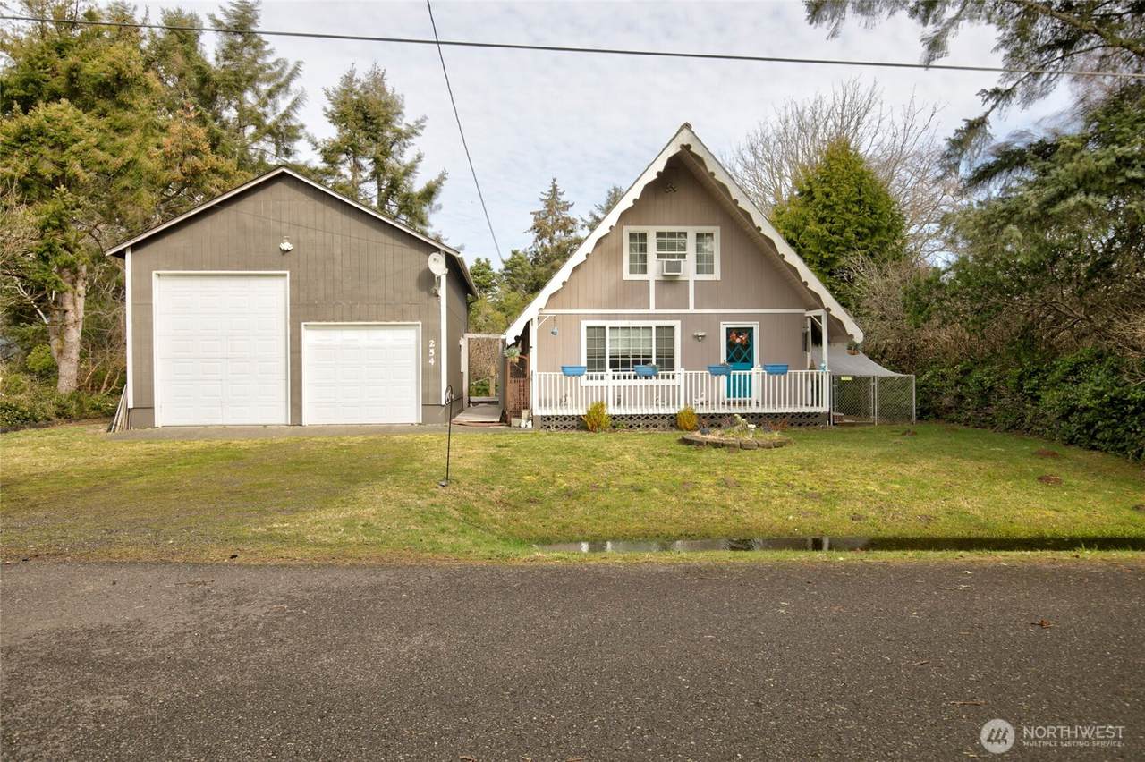 254 Wishkah Street - Photo 1