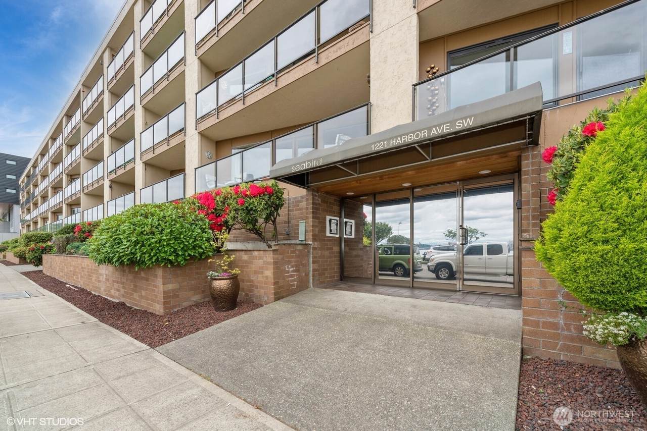 1221 Harbor Avenue - Photo 1