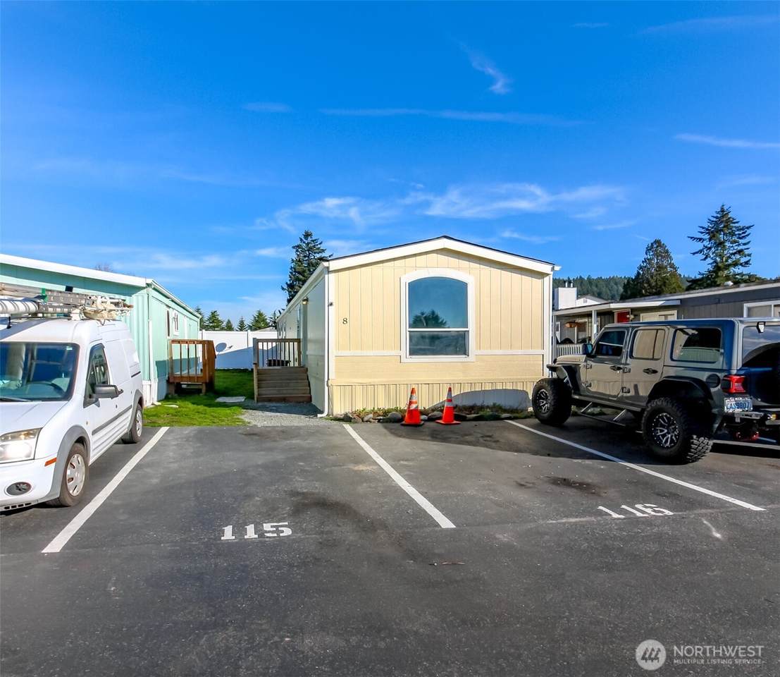 210 37th St - Photo 1