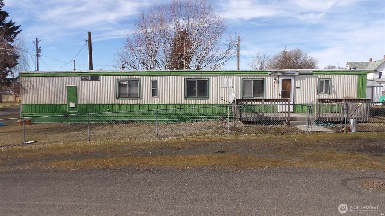 512 Walla Walla Street - Photo 1