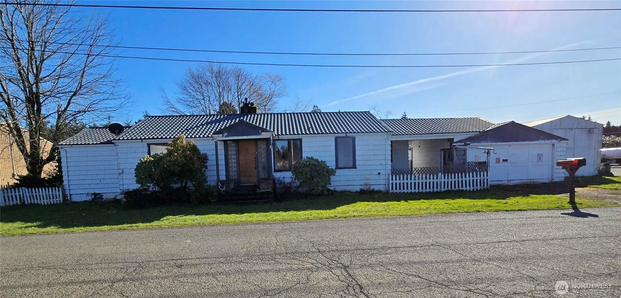 390 E Street - Photo 1