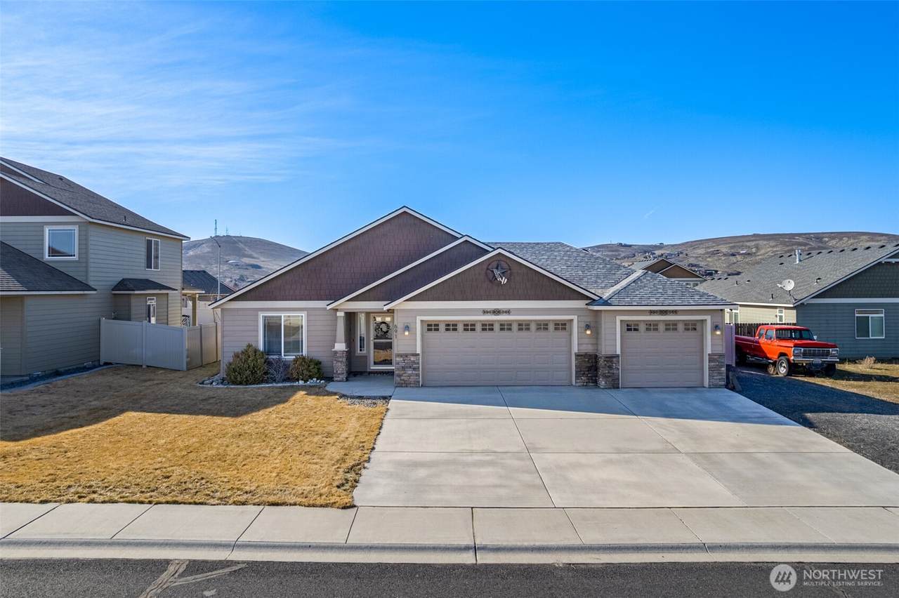691 G Street - Photo 1