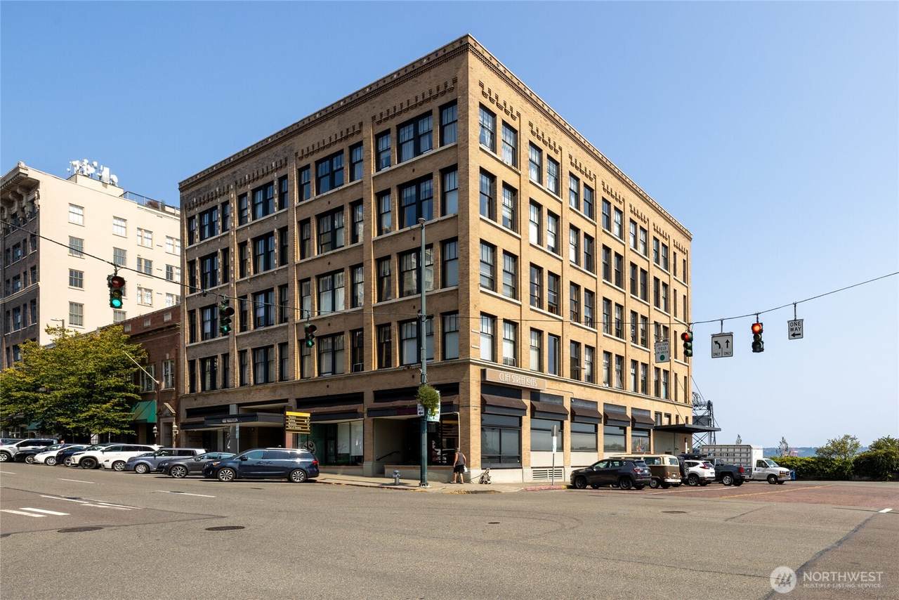 1120 Cliff Street - Photo 1