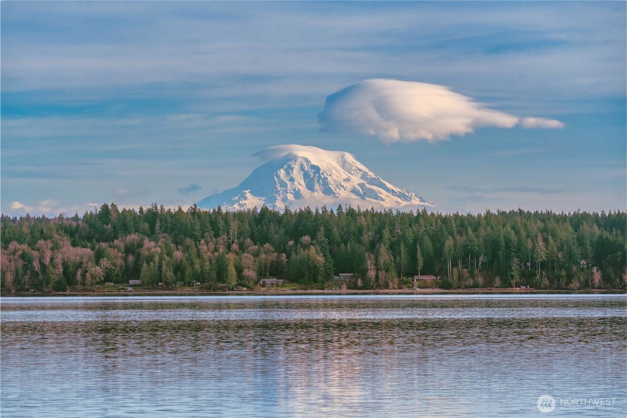 432 Pointes Drive - Photo 1