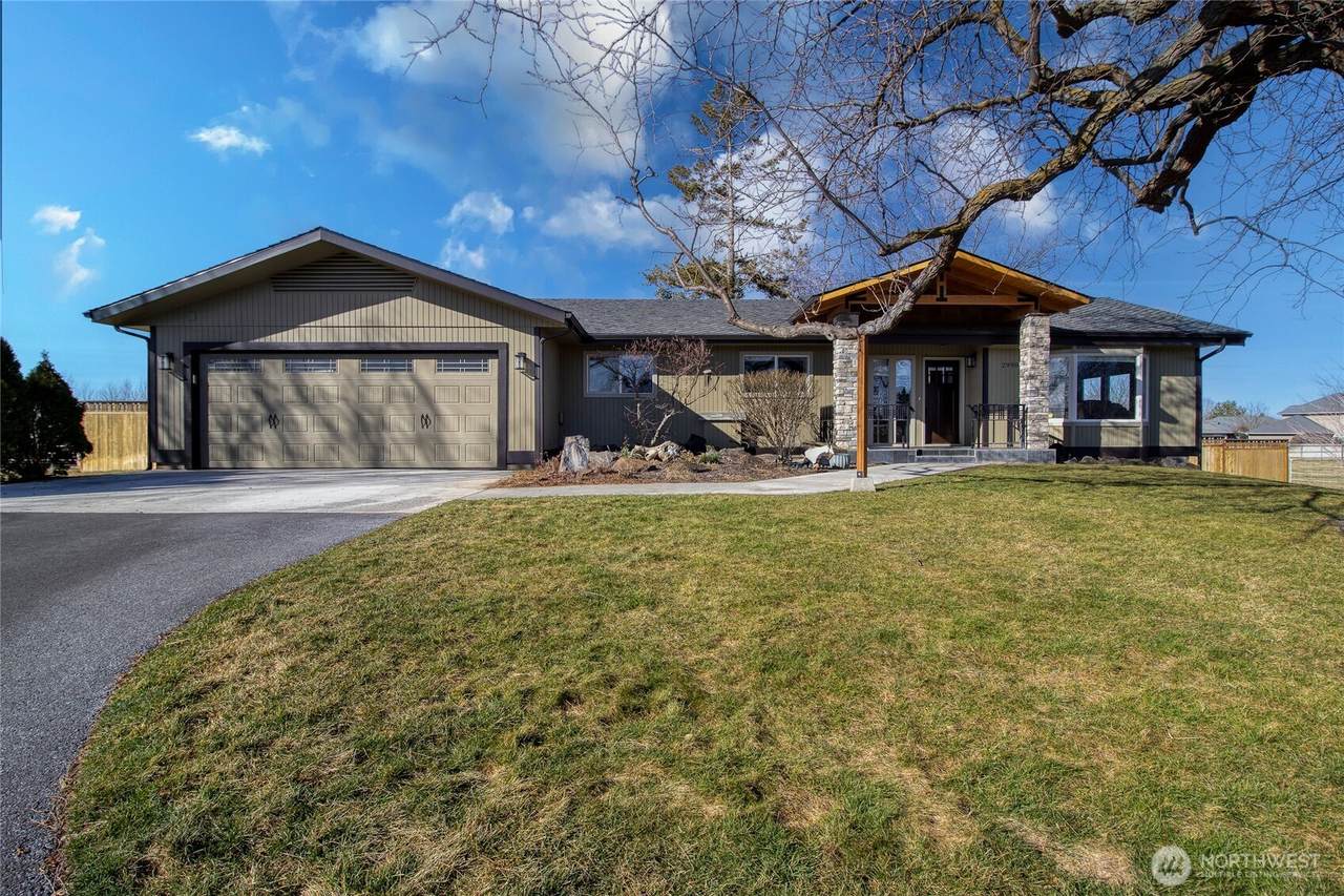 2998 Winona Lane - Photo 1