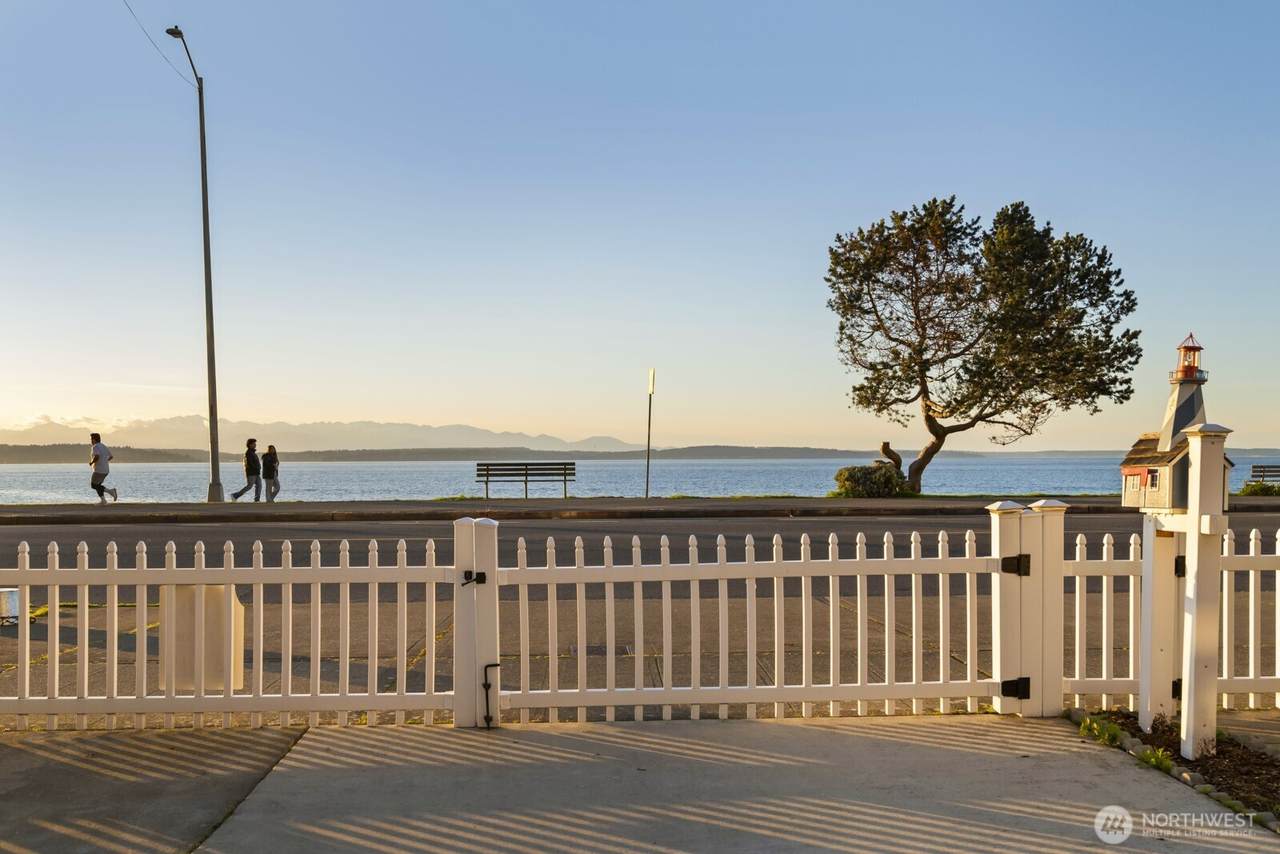 1587 Alki Avenue - Photo 1