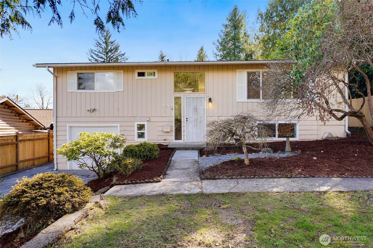 4701 164th Street - Photo 1
