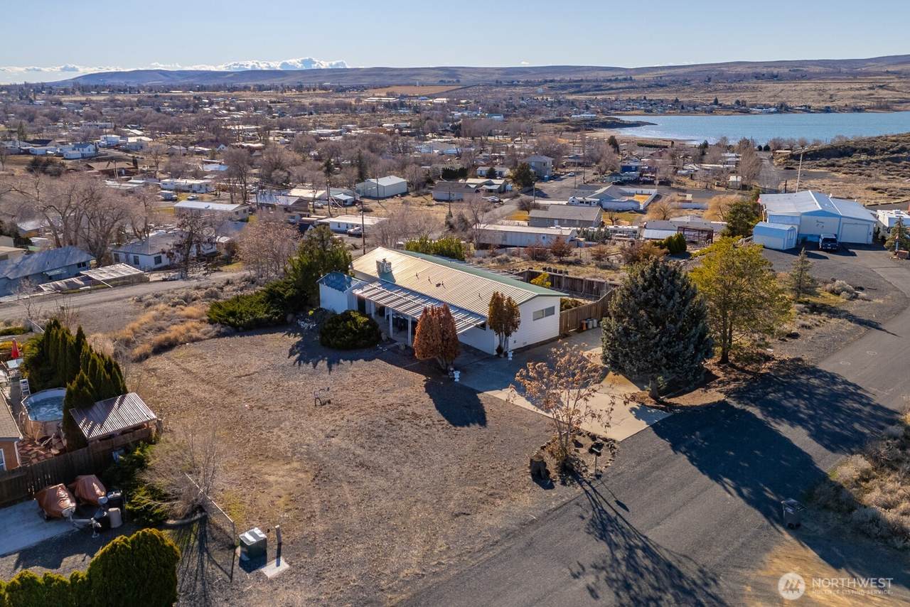 323 Scenic Drive - Photo 1