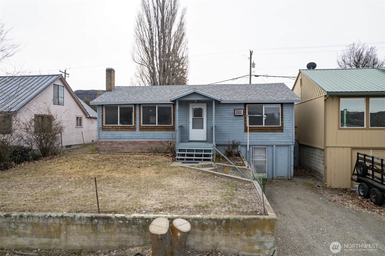 114 Coulee Boulevard - Photo 1