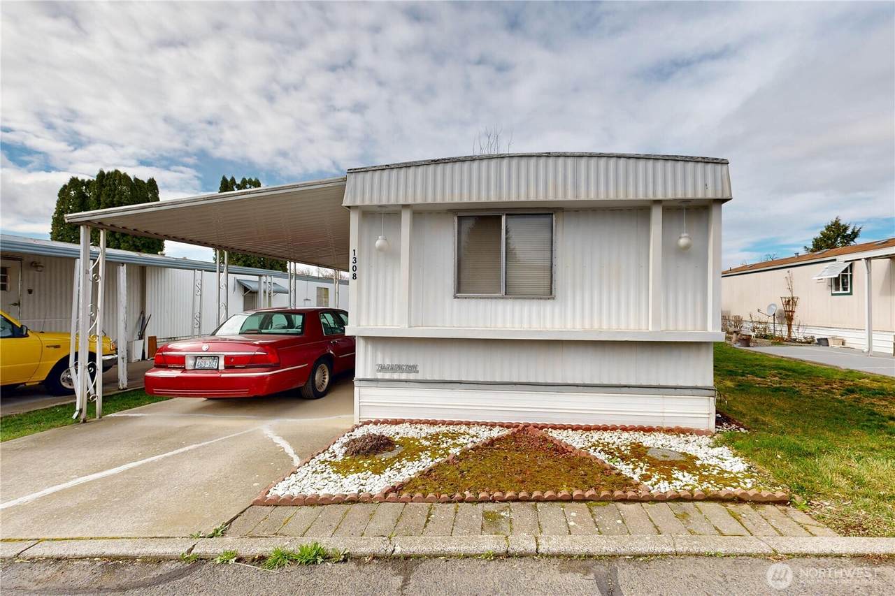1308 Fort Lane - Photo 1