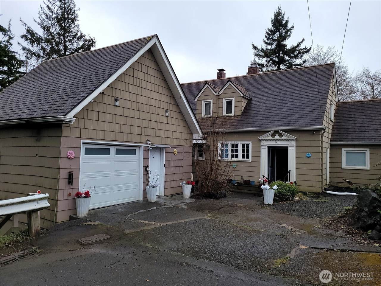 1411 7th Street - Photo 1