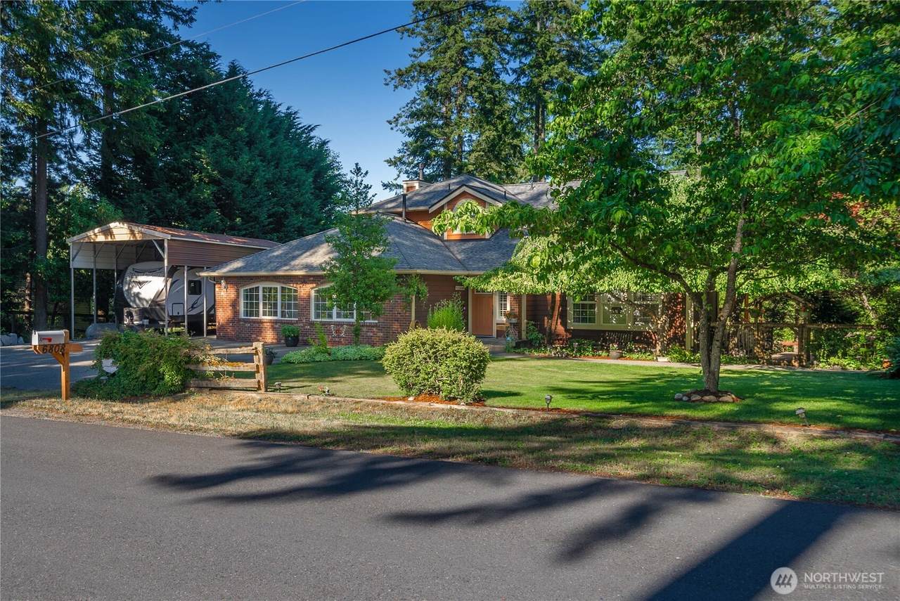 6808 183rd Avenue - Photo 1