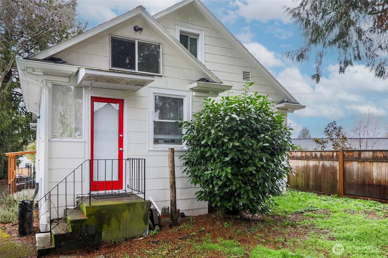 2209 Roanoke Street - Photo 1