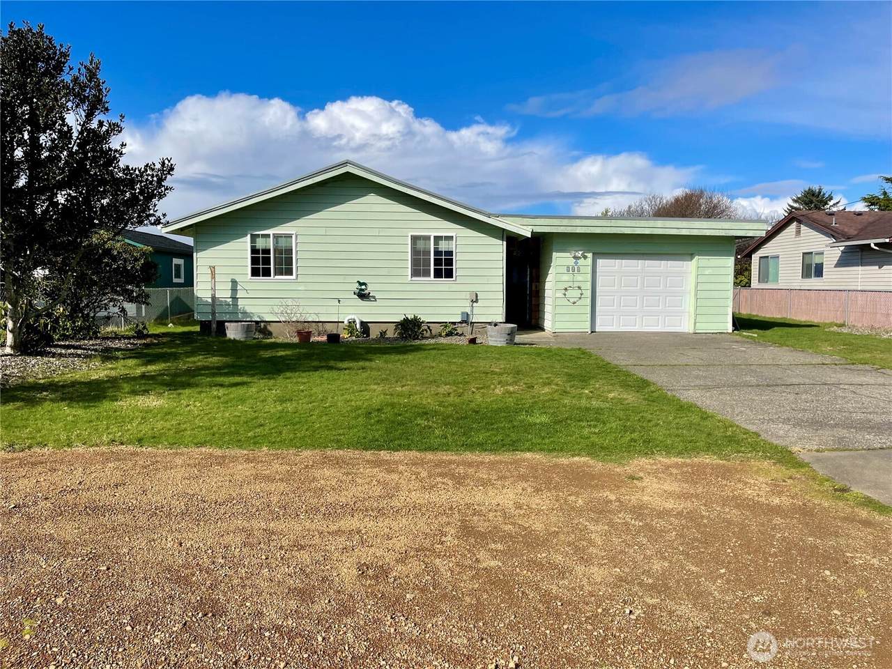 574 Ensign Avenue - Photo 1