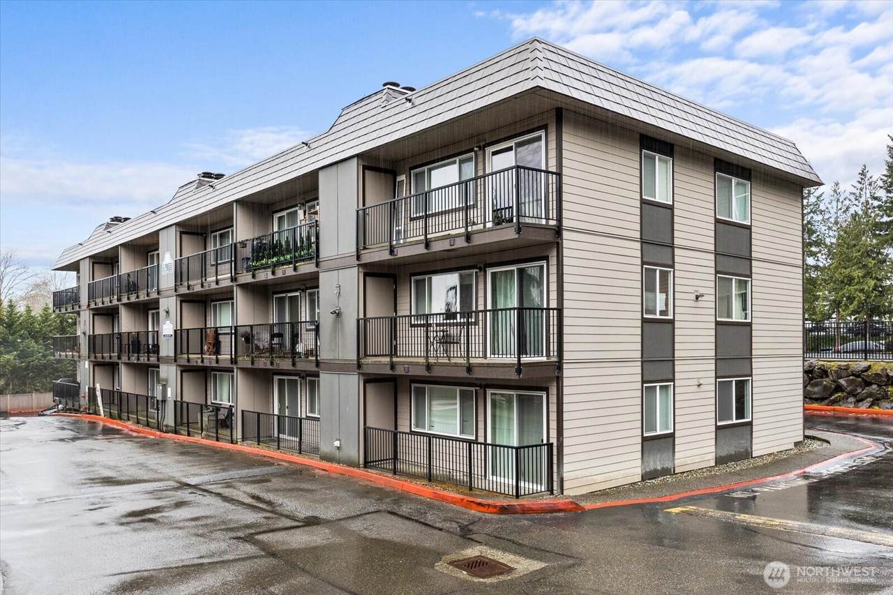9517 180th Street - Photo 1