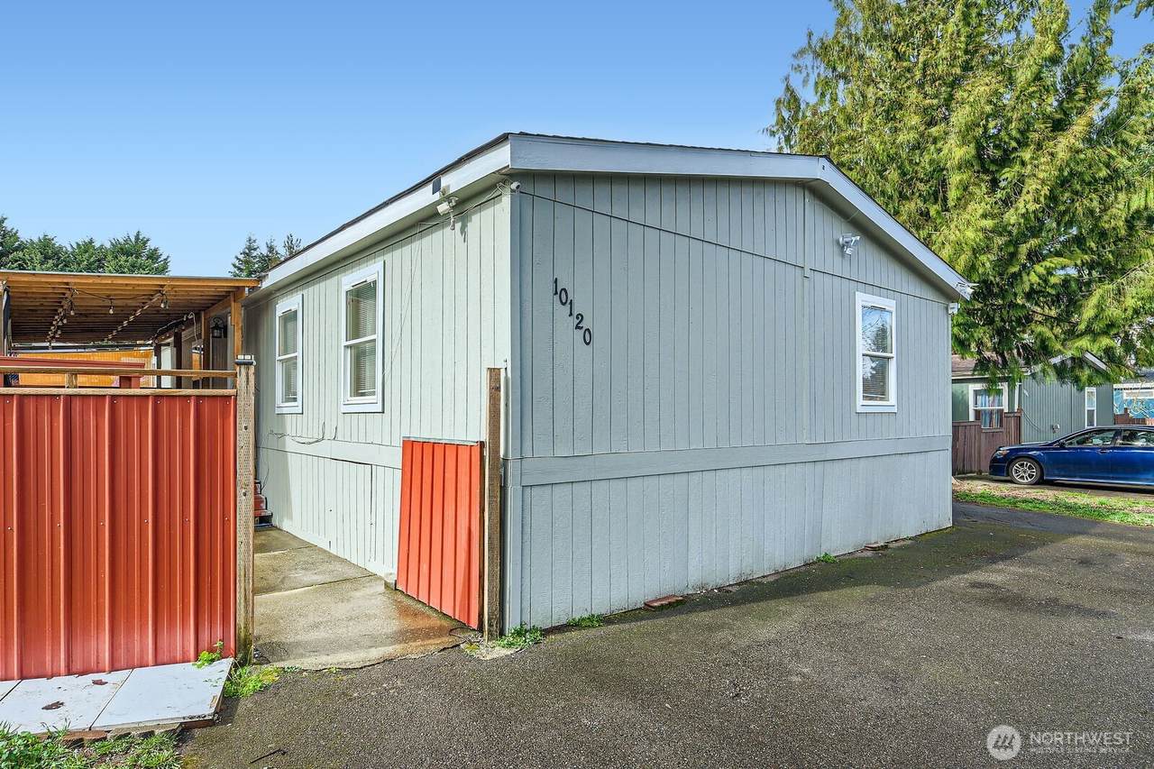 10120 218th Avenue - Photo 1