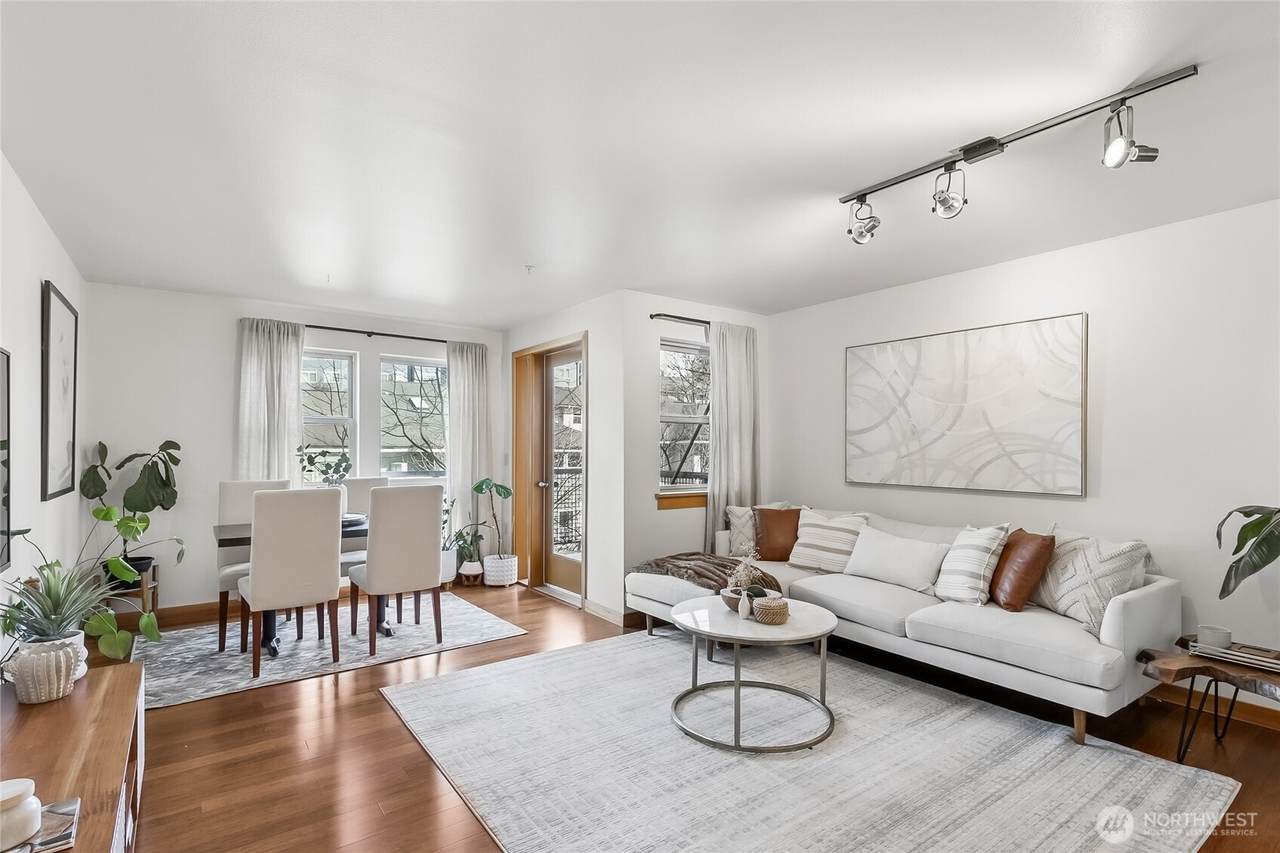 827 Hiawatha Place - Photo 1