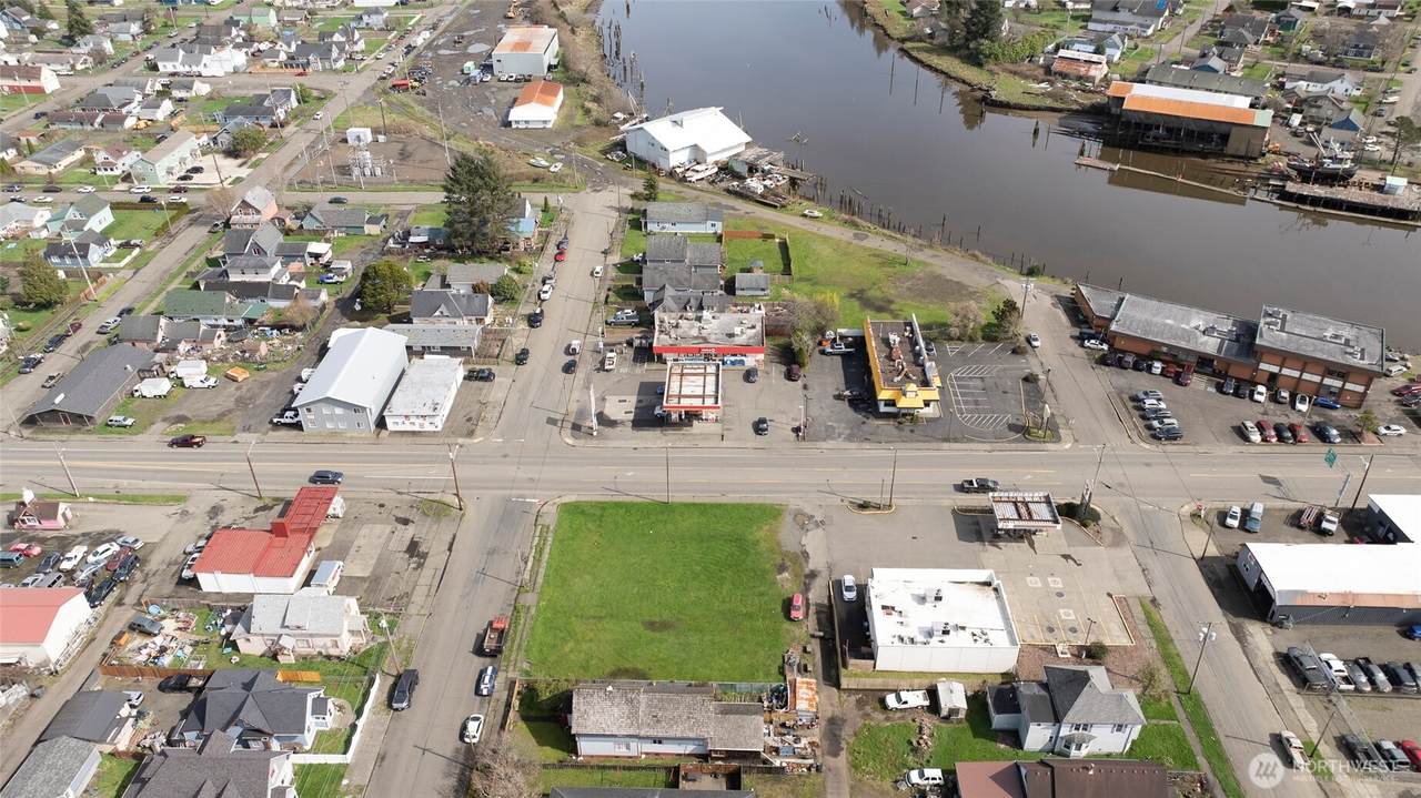 219 Lincoln Street - Photo 1