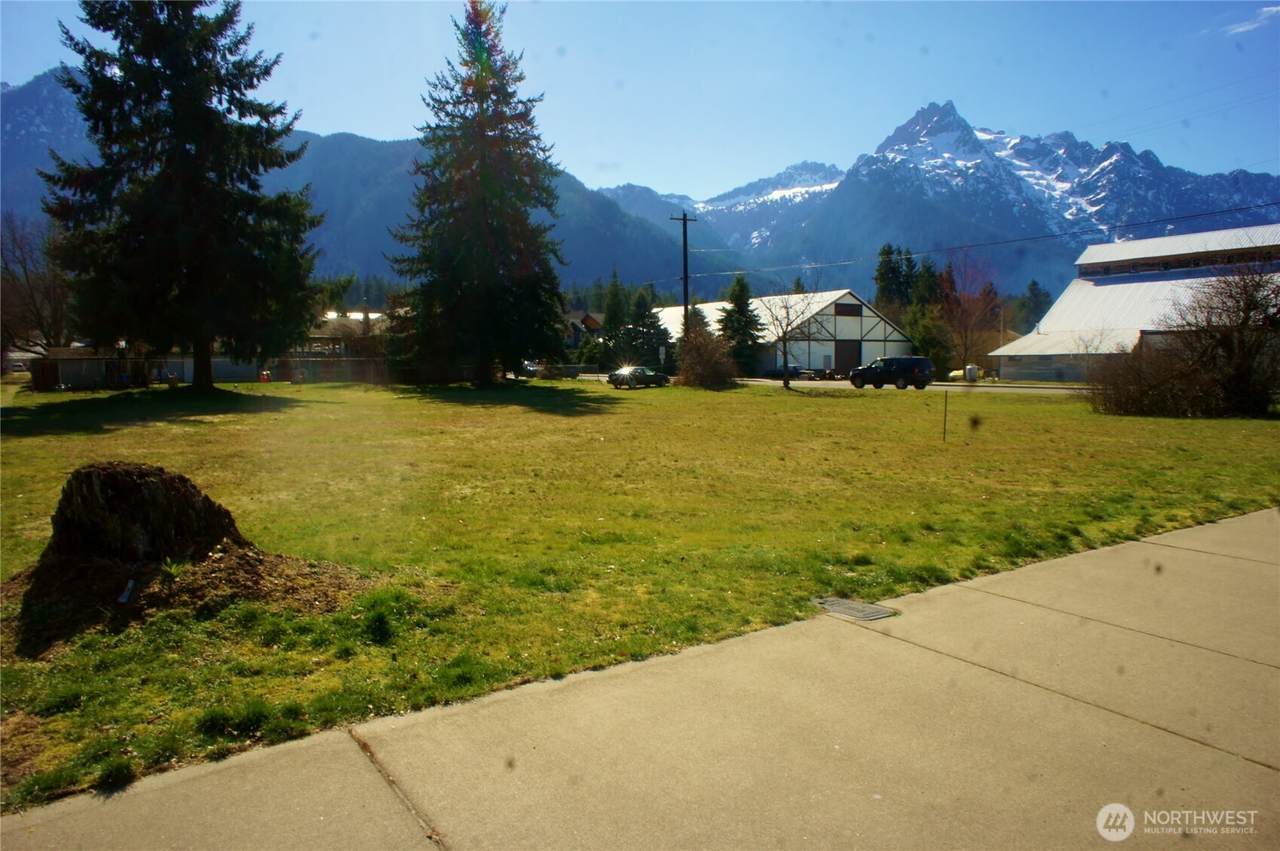 1095 Darrington Street - Photo 1