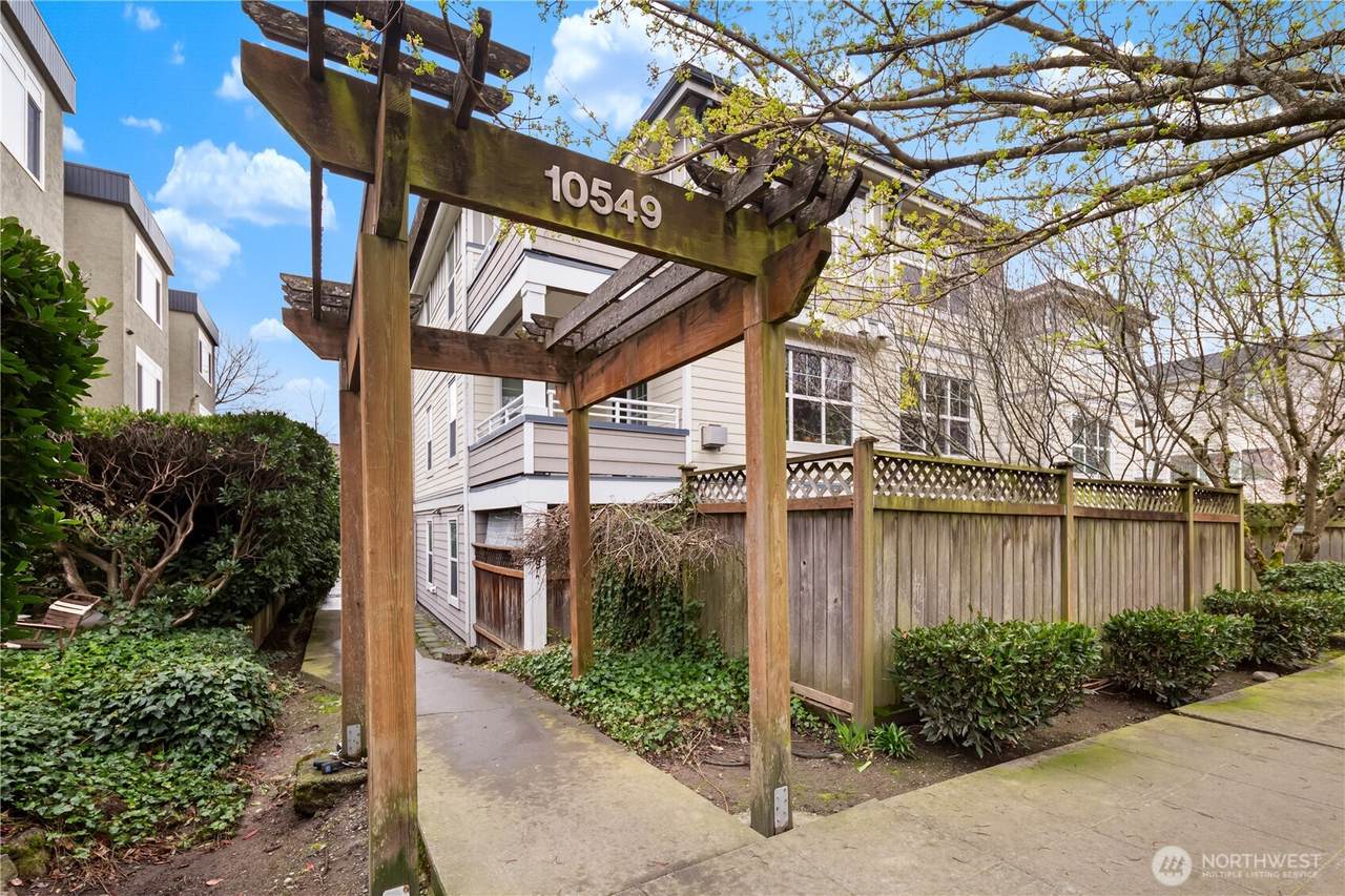 10549 Stone Avenue - Photo 1