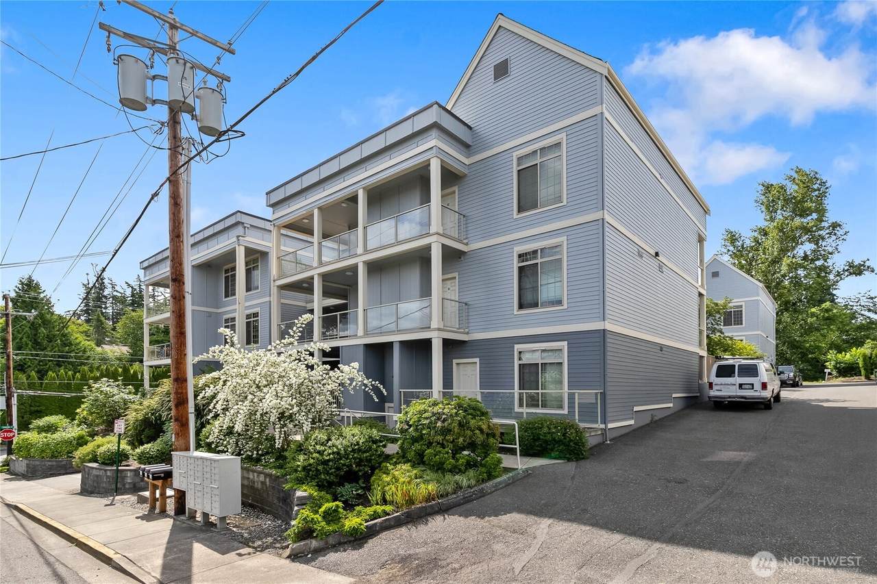 910 Gladstone Street - Photo 1