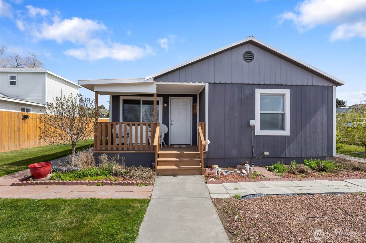 210 Gladiola Street - Photo 1