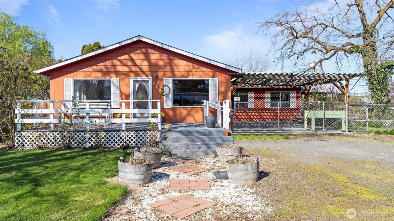 212 Bruce Street - Photo 1