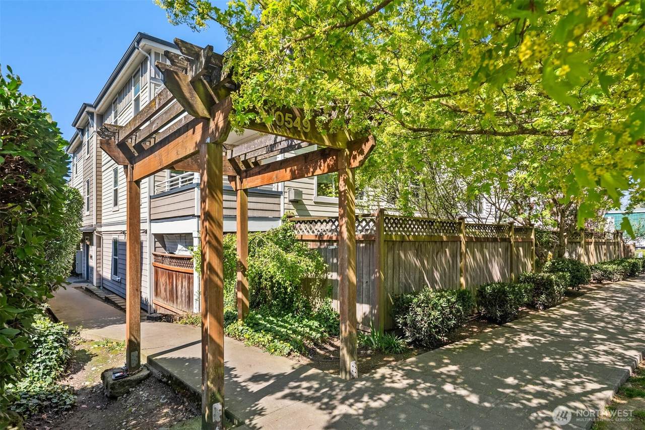 10549 Stone Avenue - Photo 1