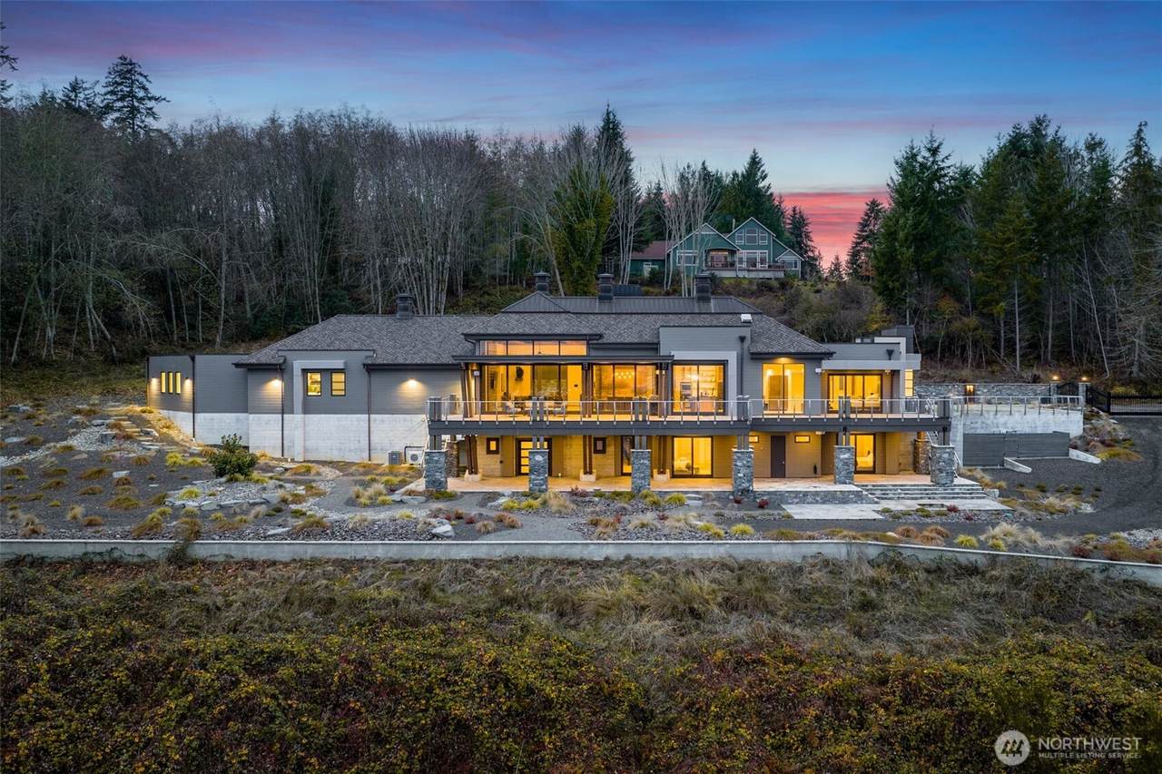 280 Dawnview Drive - Photo 1