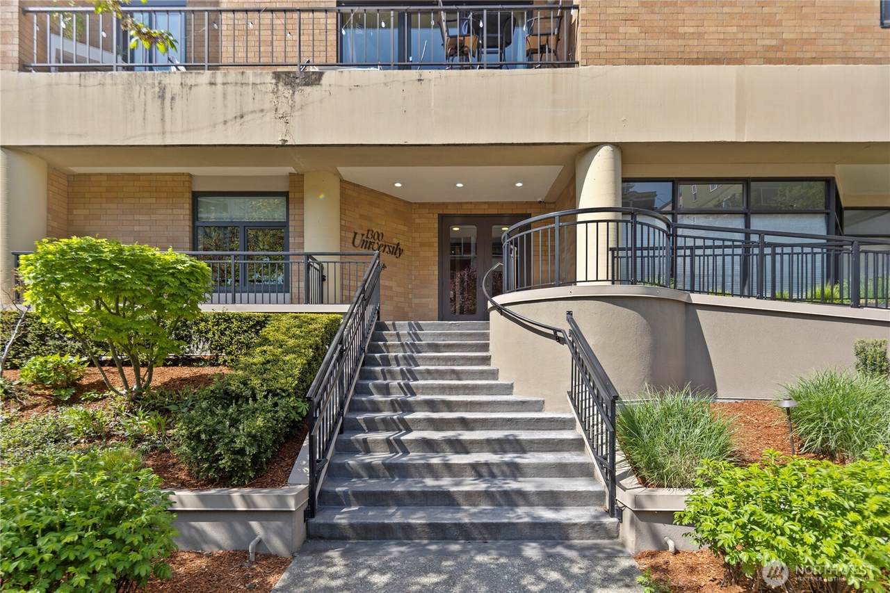 1300 University Street - Photo 1