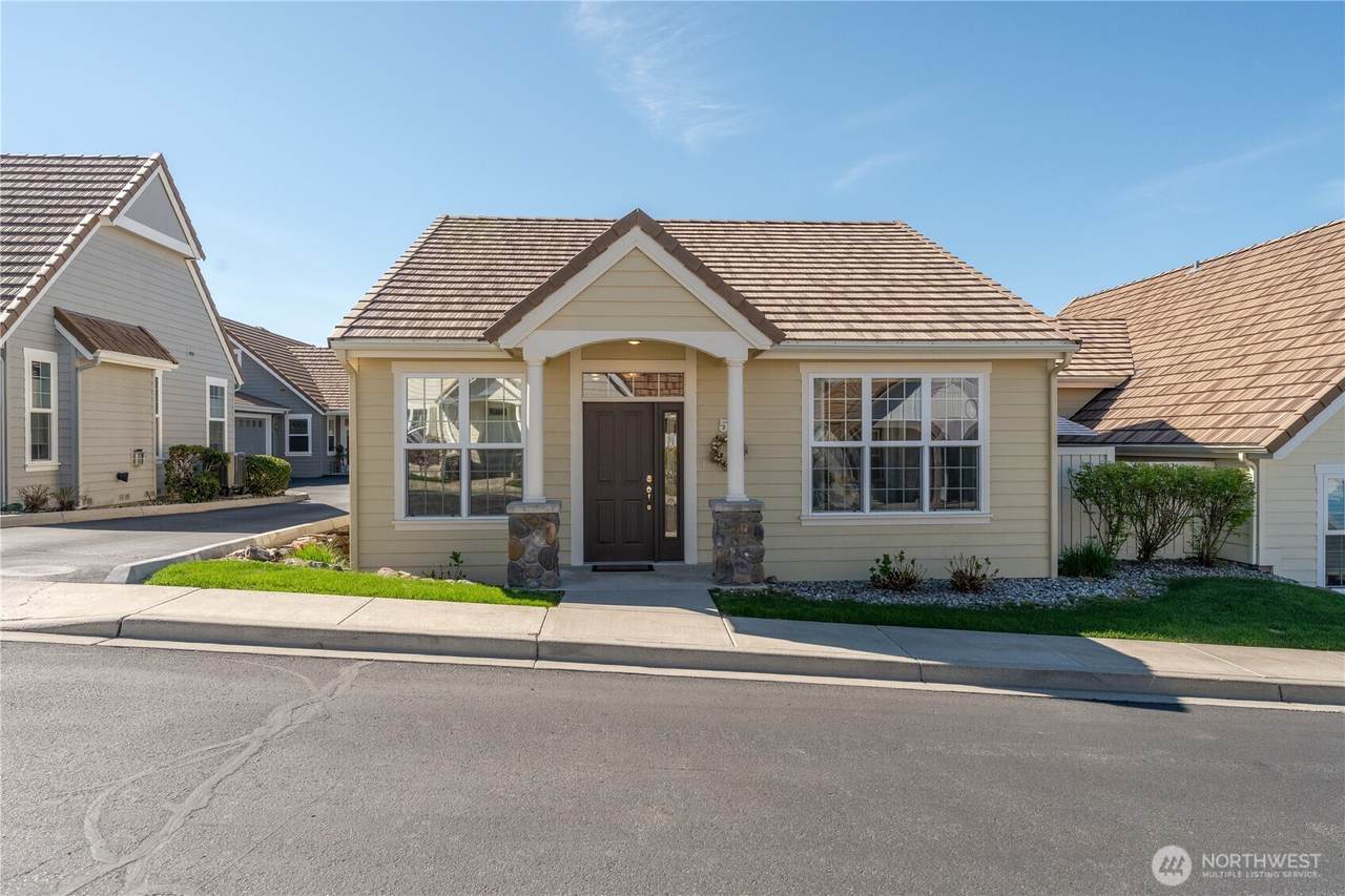 1494 Eastmont - Photo 1