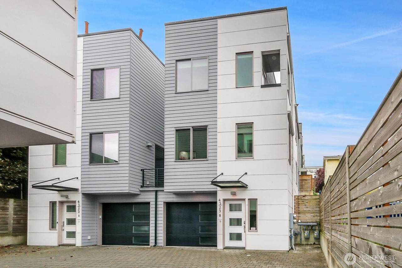 4325 Whitman Avenue - Photo 1