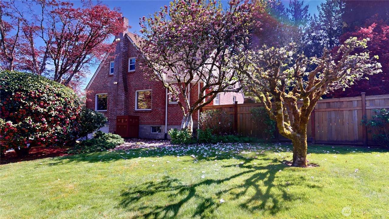 1533 Tagholm Road - Photo 1