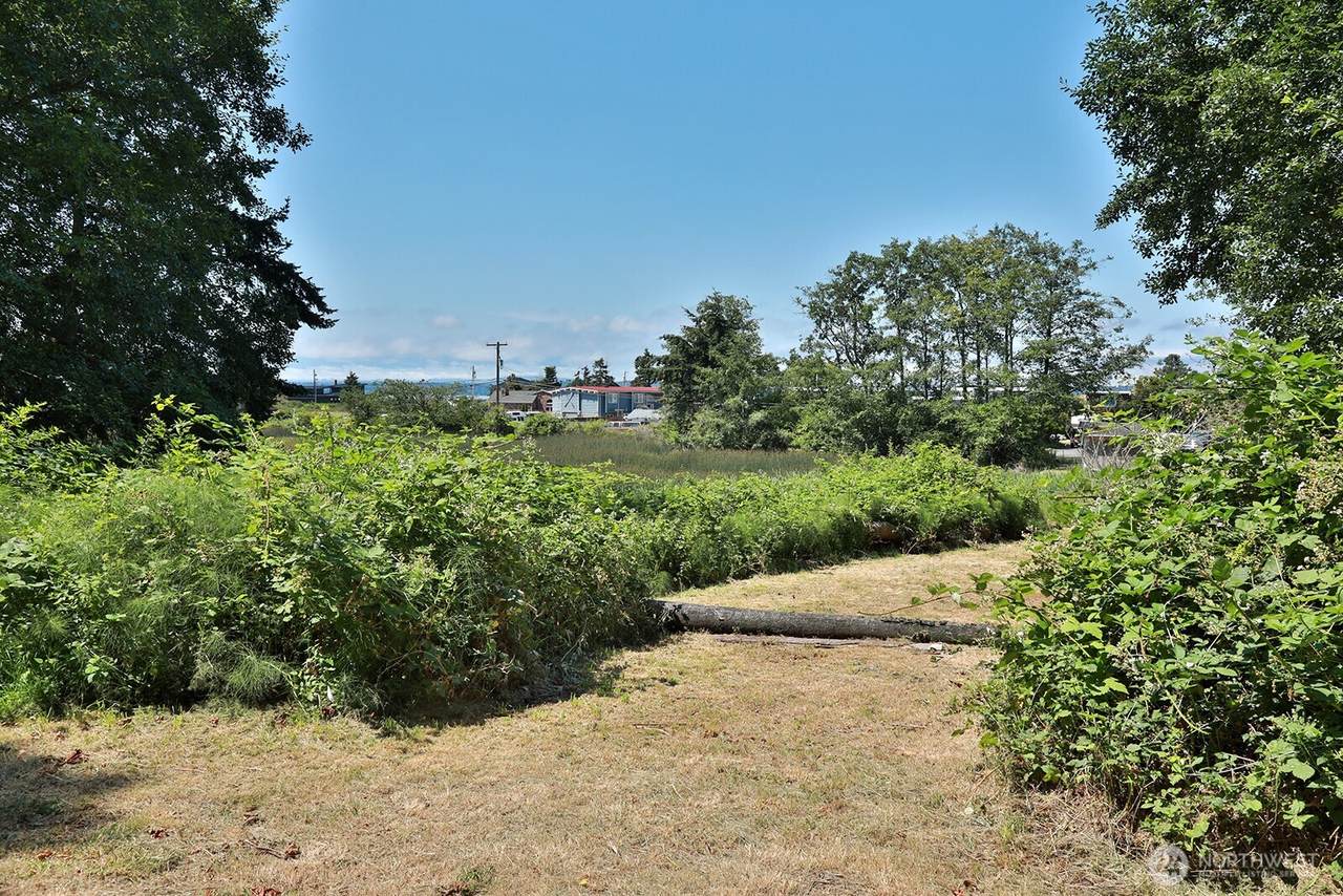 3776 Shorewood Avenue - Photo 1