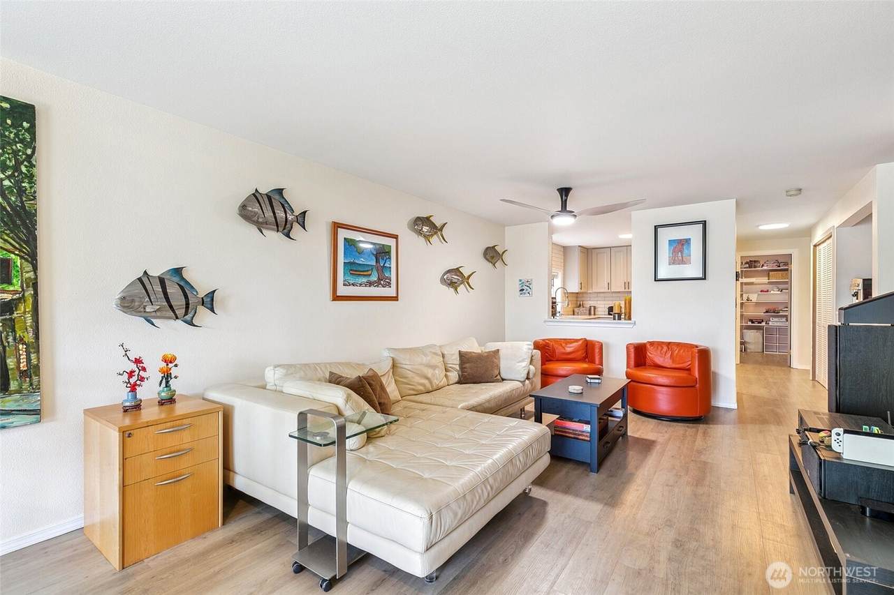 6910 California Avenue - Photo 1