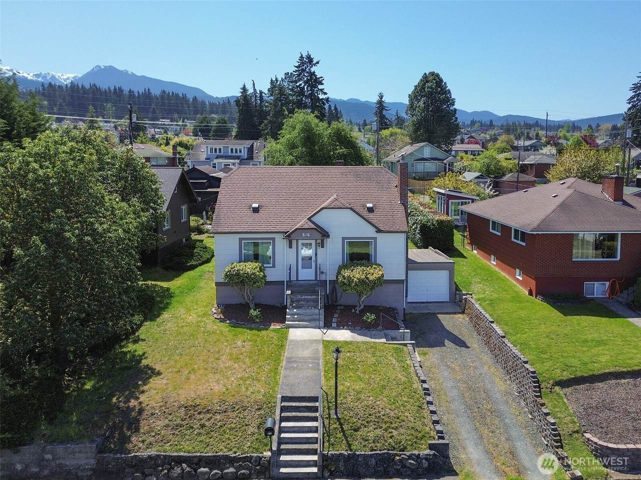 616 10th Street - Photo 1