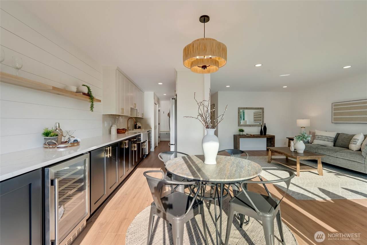 321 Bellevue Way - Photo 1