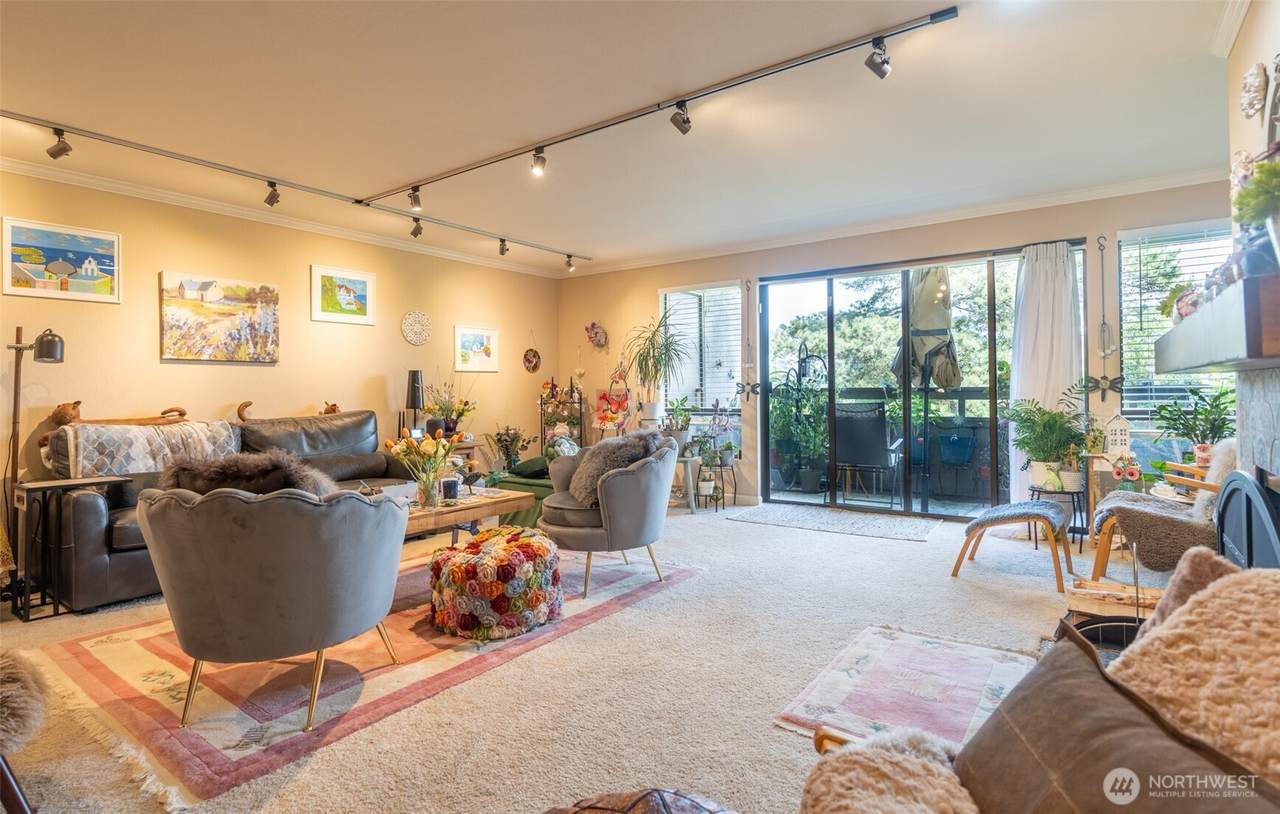 6644 Park Point Way - Photo 1