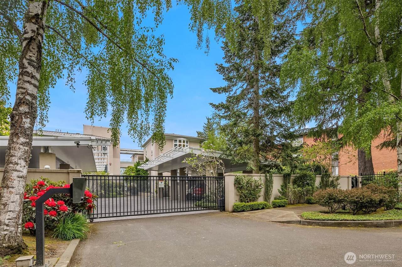 2414 43rd Avenue - Photo 1