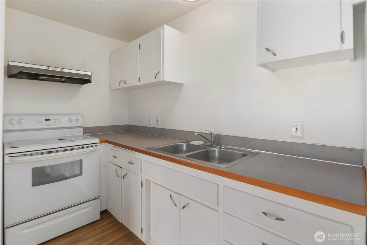 748 Cloverdale Street - Photo 1