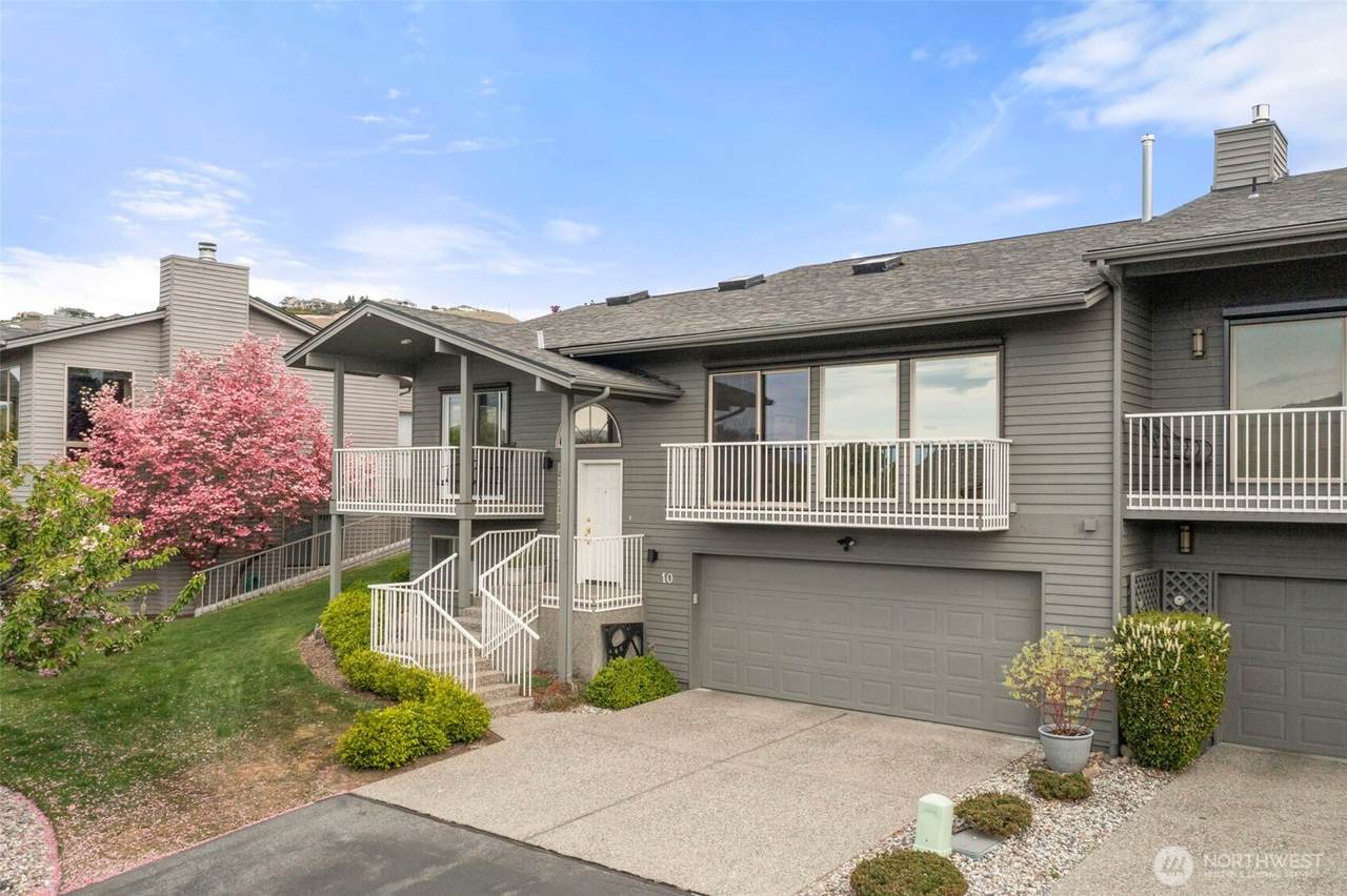 351 19th Street - Photo 1