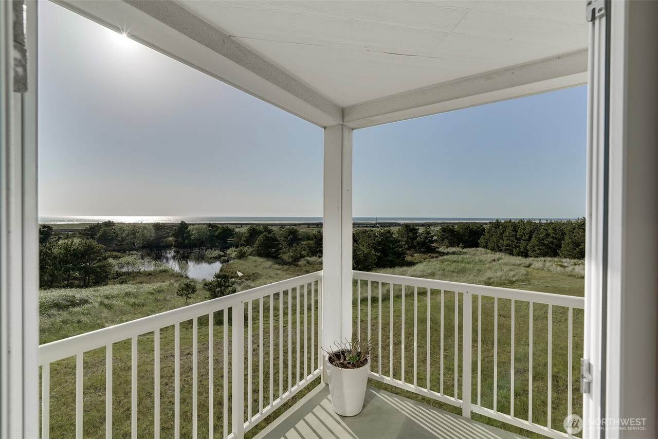 501 Shoreview Drive - Photo 1