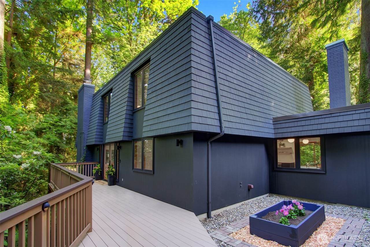 5320 Mercer Way - Photo 1