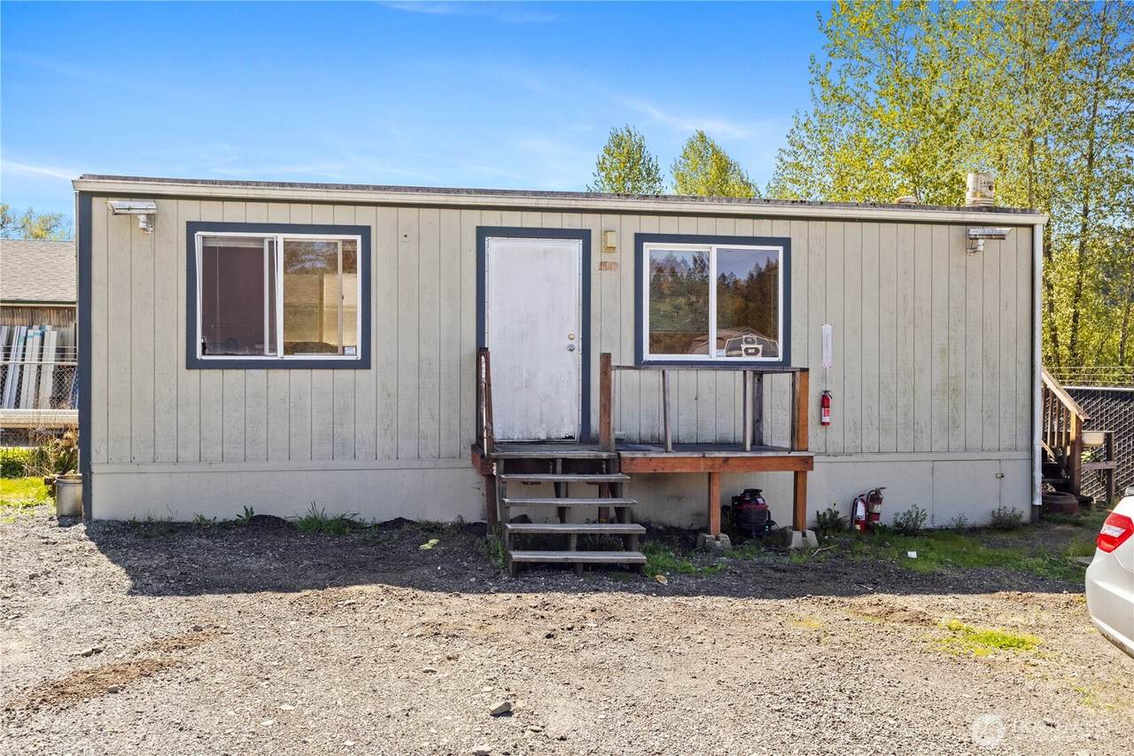 213 Eleanor Ct - Photo 1