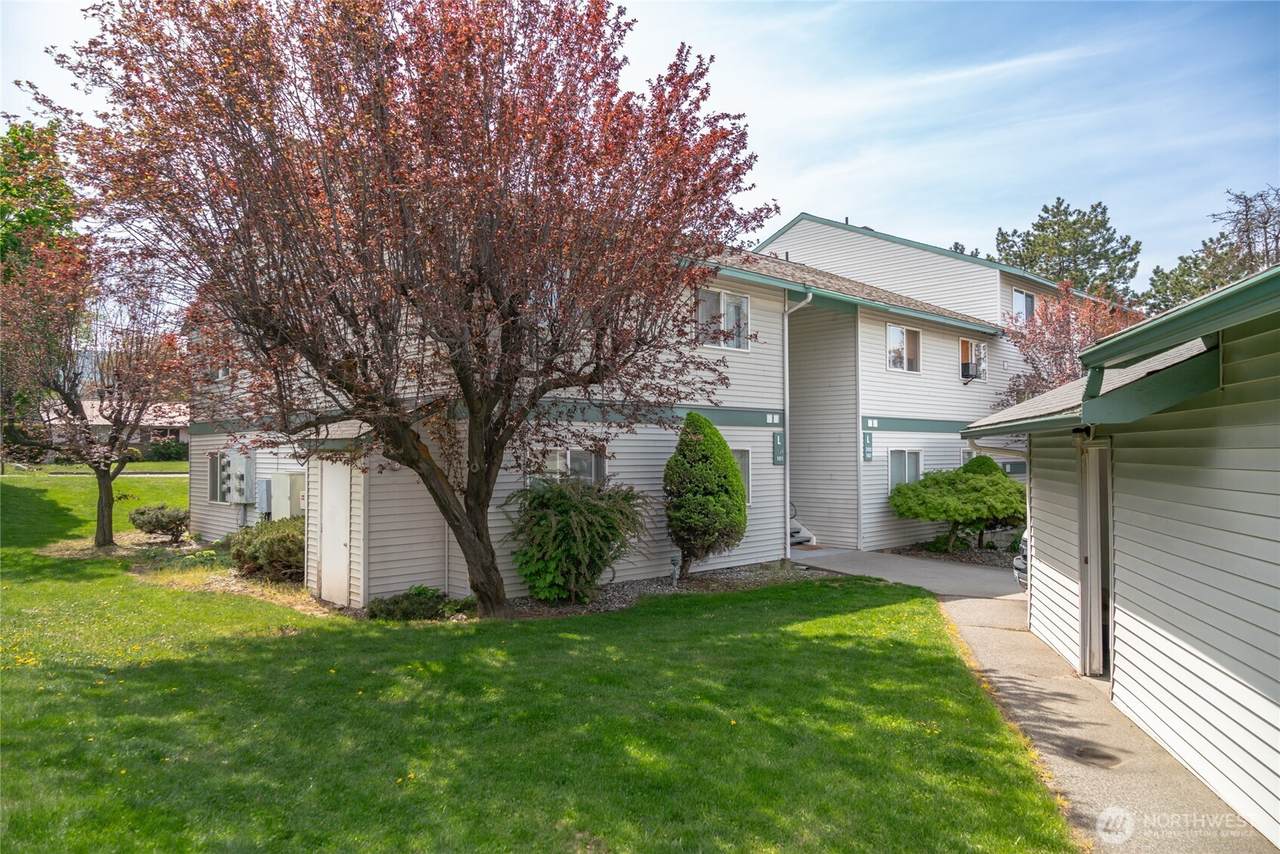 667 4th Street - Photo 1