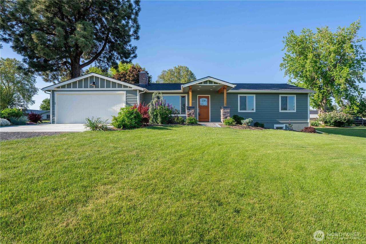 919 Stanley Dr - Photo 1