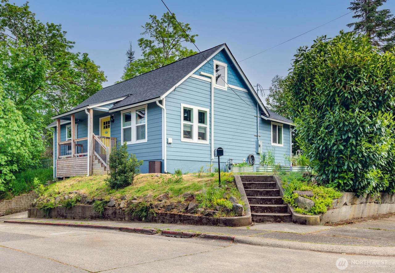 821 15th Street - Photo 1