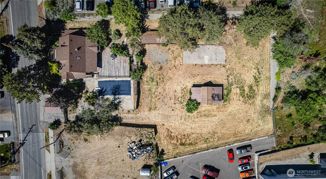 1314 Walnut Street - Photo 1