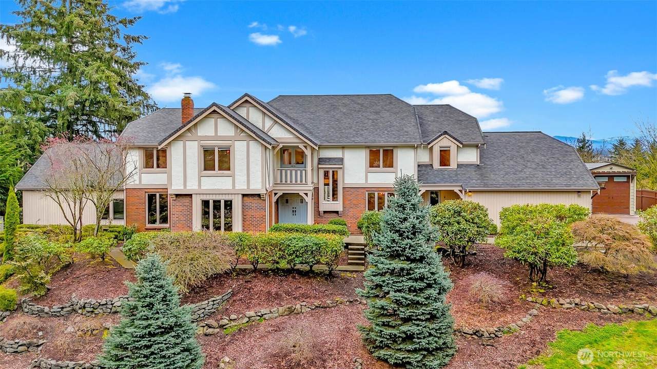 412 Hi Crest Drive - Photo 1